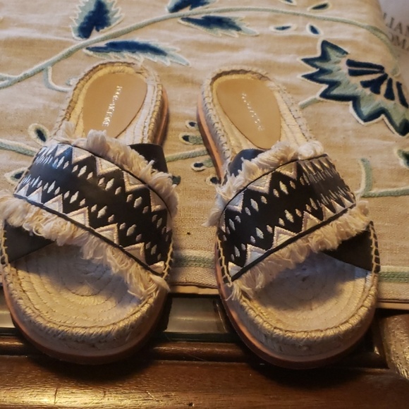 Pour La Victoire Shoes - Pour la Victoire brand new sandals